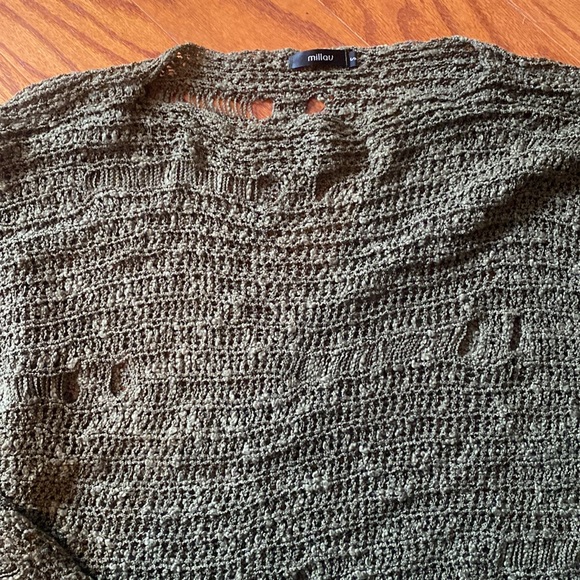 LF off the shoulder green sweater - Picture 2 of 2